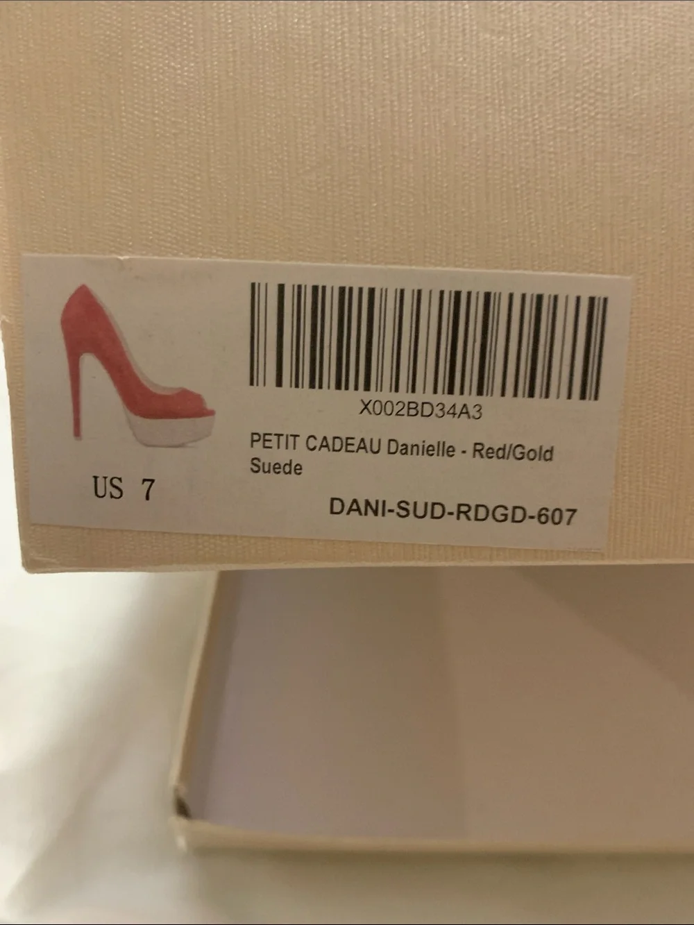 Petit Cadeau sleek red